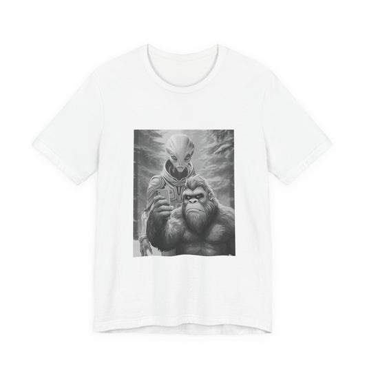 Alien & Gorilla Graphic Tee — Sci‑Fi Creature Selfie T-Shirt
